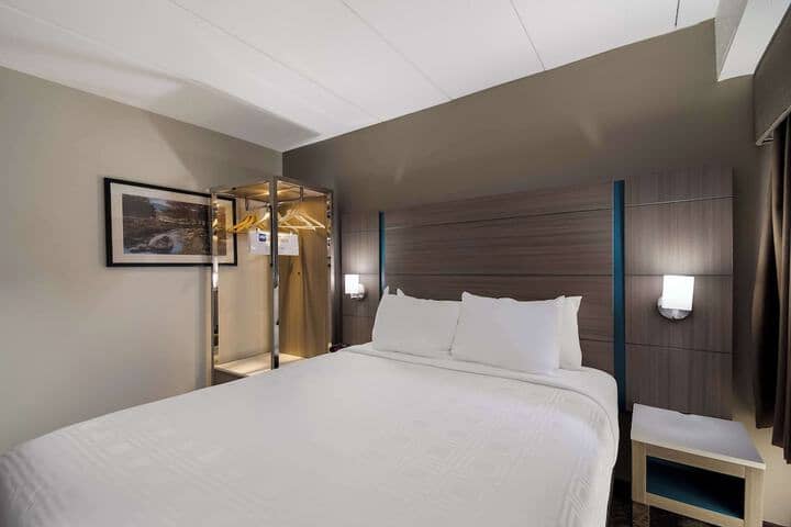 Room 13 of 33