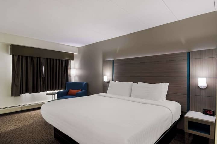 Room 8 of 33