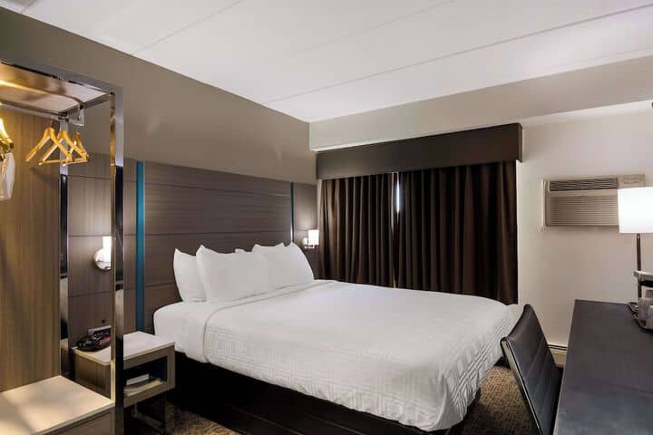 Room 12 of 33