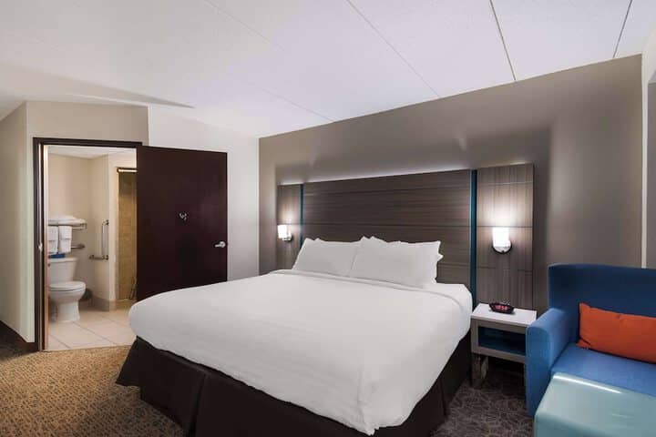 Room 21 of 33
