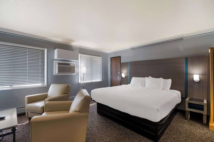 Room 6 of 33