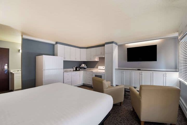 Room 7 of 33