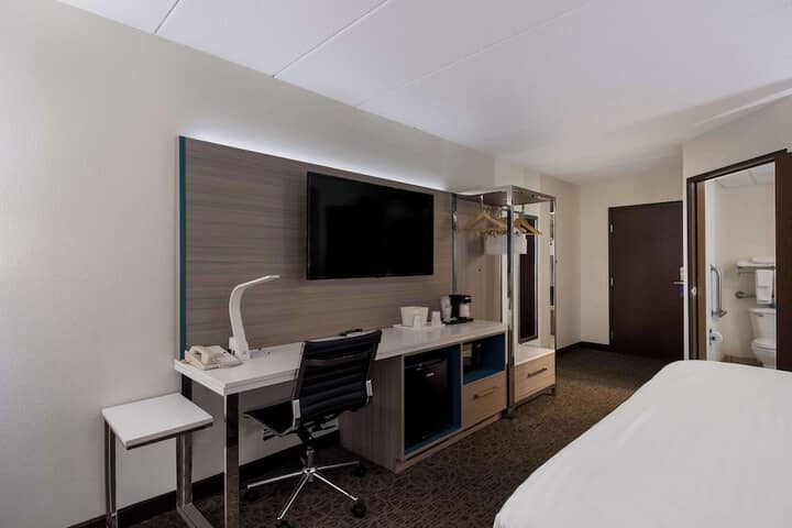 Room 18 of 33