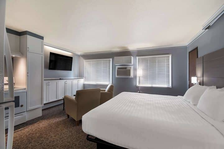 Room 5 of 33
